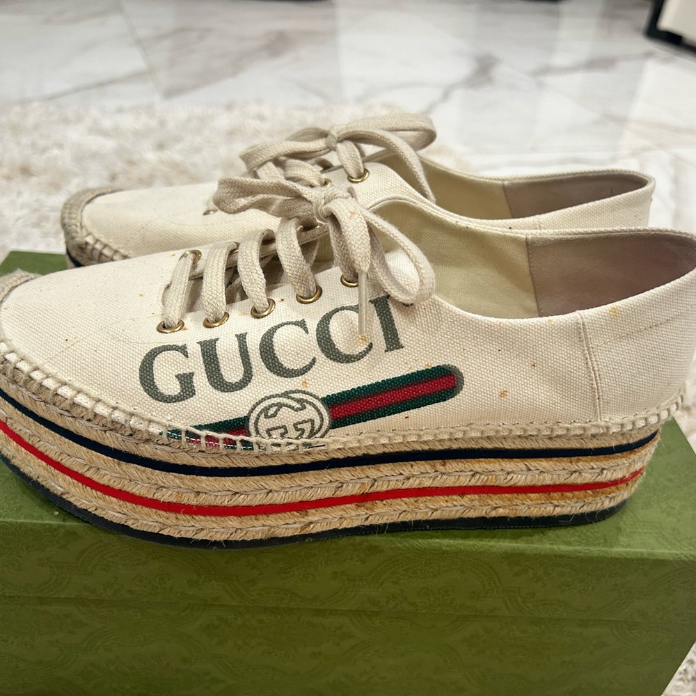 Gucci Tan Dust Bags with White Laces